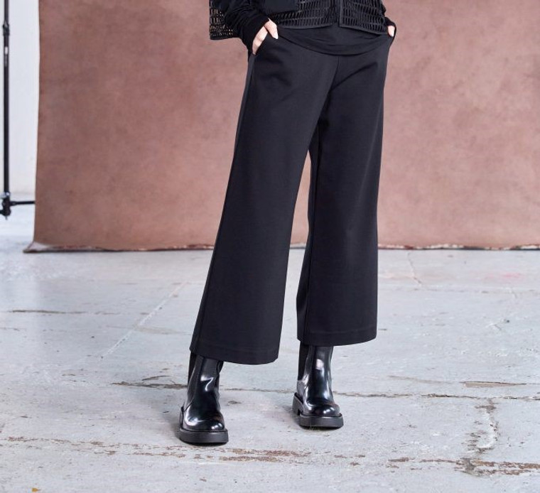 NAW25257 Crop Wide-Leg Black Pants