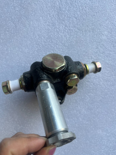 Open Box Hand Fuel Feed Pump 105237-1341