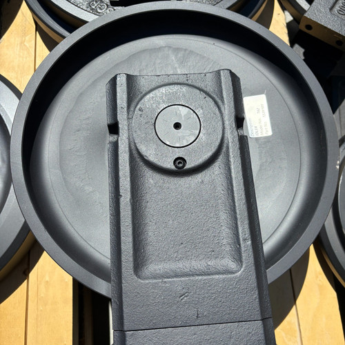 Front Idler 7229101 Fits For Bobcat Loader T62 T64 T66 T550 T590 T595