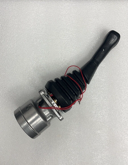 31N6-20200 Pilot Valve R Fits Hyundai R200-5 P130-5 R305 R200-7 R215-7 R225-7