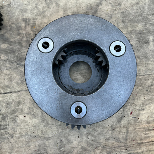1020328 Carrier Assy 1 St Fits Hitachi Ex200-5 Ex210-5  Swing Reduction,Device