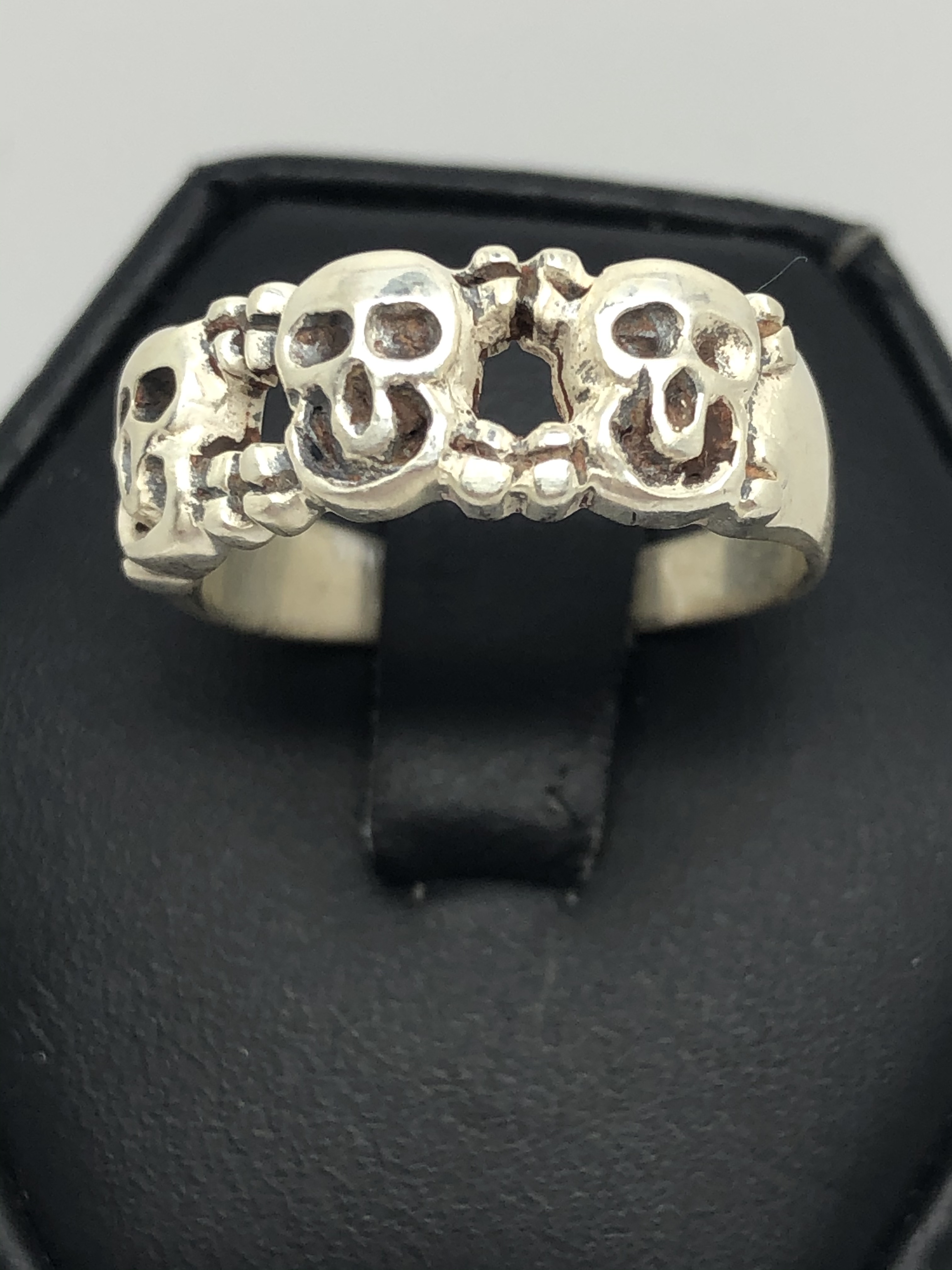 Ladies Sterling Silver Ring With 3 Skull Heads. Size 7