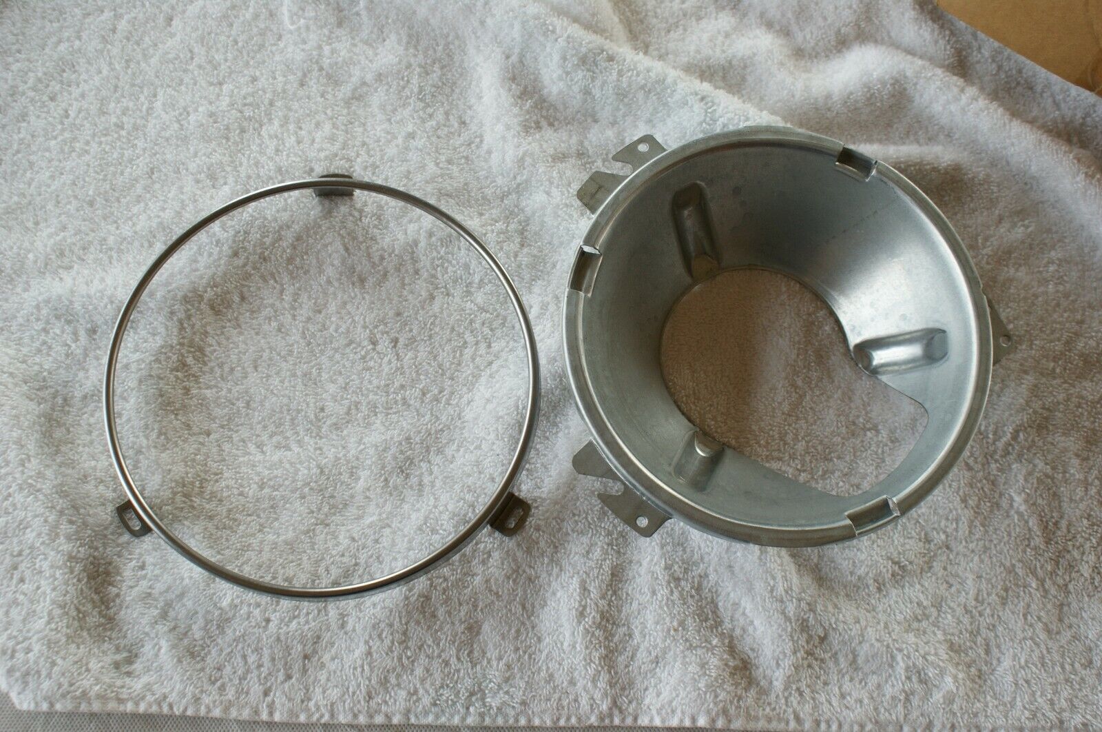 Genuine OEM Harley Davidson Headlamp clam shell retaining ring kit 67001-08