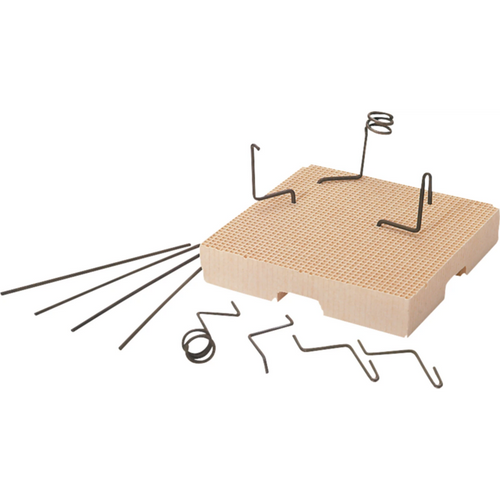 Mesh tray Package 1 firing tray, 1 holding element made of a high-temperature-resistant special alloy, 6 preformed trays for anterior and posterior teeth, 4 unshaped trays for individual bending, 2 base plates approx. 55 x 53 mm