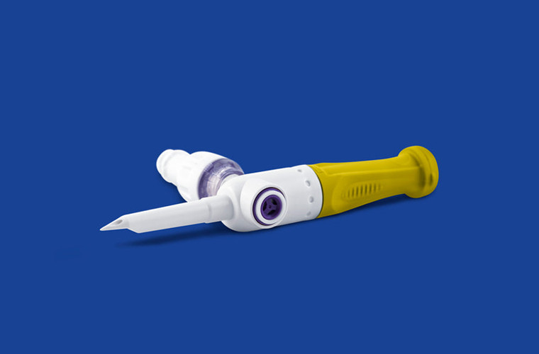 Closed Medication System - Infusion Access Device Spike With Closed Female Luer