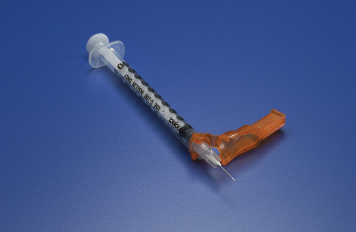 U100 insulin syringe and needle