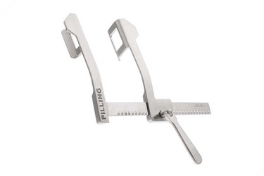 Finochietto Retractors Adult 67.0 mm width Adult size, Spread 7 1/2" (19.0 cm), Curved arms, 341330