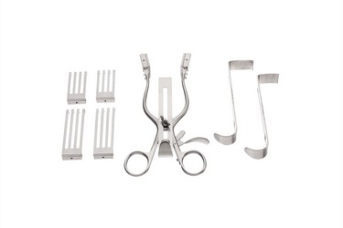 Improved Henly Retractors - Arms Spread Outwards 7 1/8" (18.0 cm), 351680