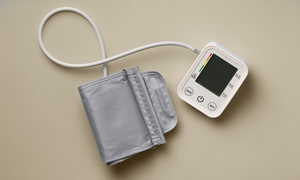 Toma de presión arterial en Farmacia Fra, en A Coruña