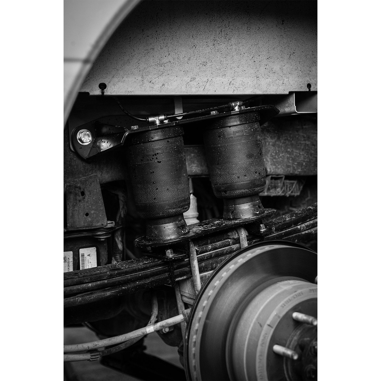 88-23230 - LOGIQ 2023 & Newer Ford F-250 F-350 F-450 Load Leveling Helper Spring Kit Installed