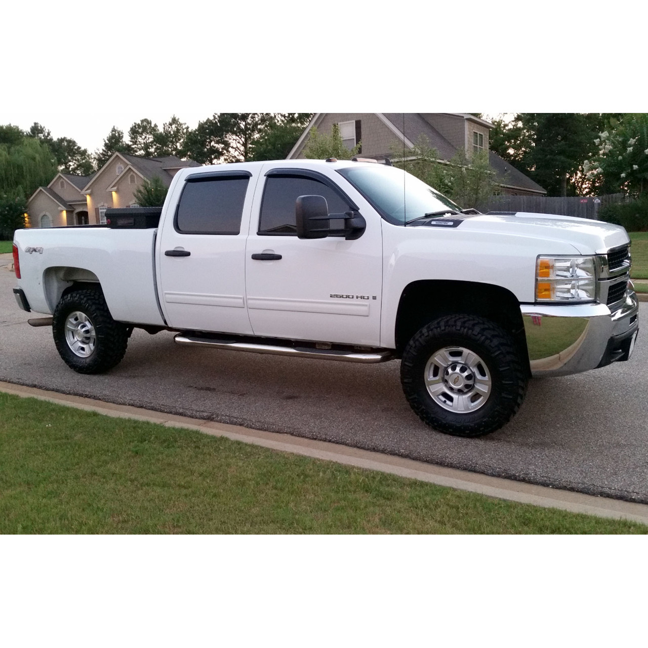 SMX-MC2HD - 2.5" Front Torsion Bar Key Leveling Kit Installed on a Chevy 2500HD
