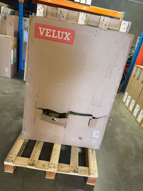 CLEARANCE GGU MK04 007021U - VELUX Electric 78x98 (Polyurethane) Centre-Pivot Roof Window (Damaged Box)