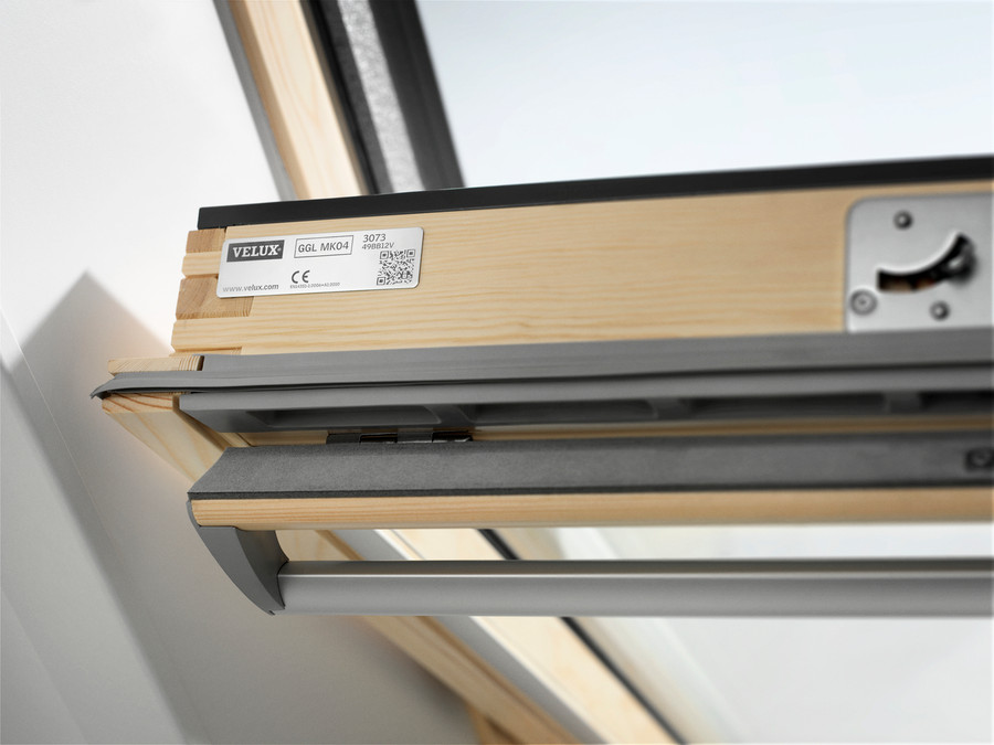 VELUX Centre-Pivot Pine Roof Window GGL MK06 3062