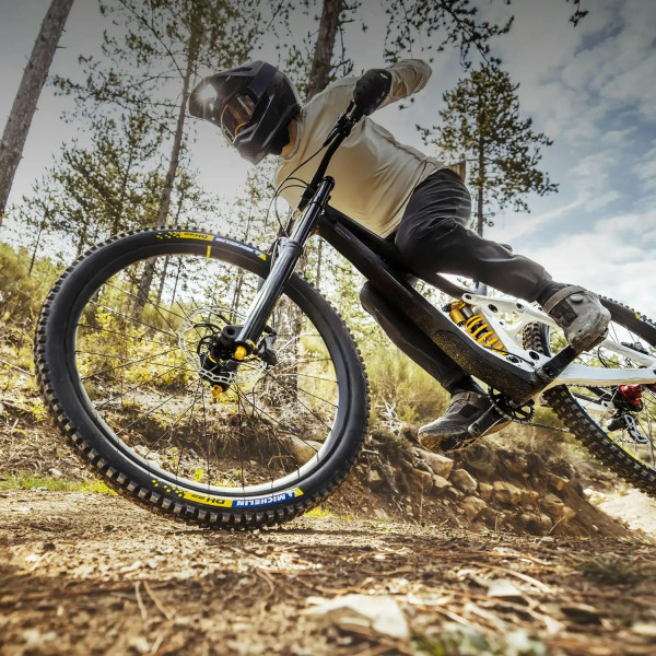 DH22 Racing Tyre