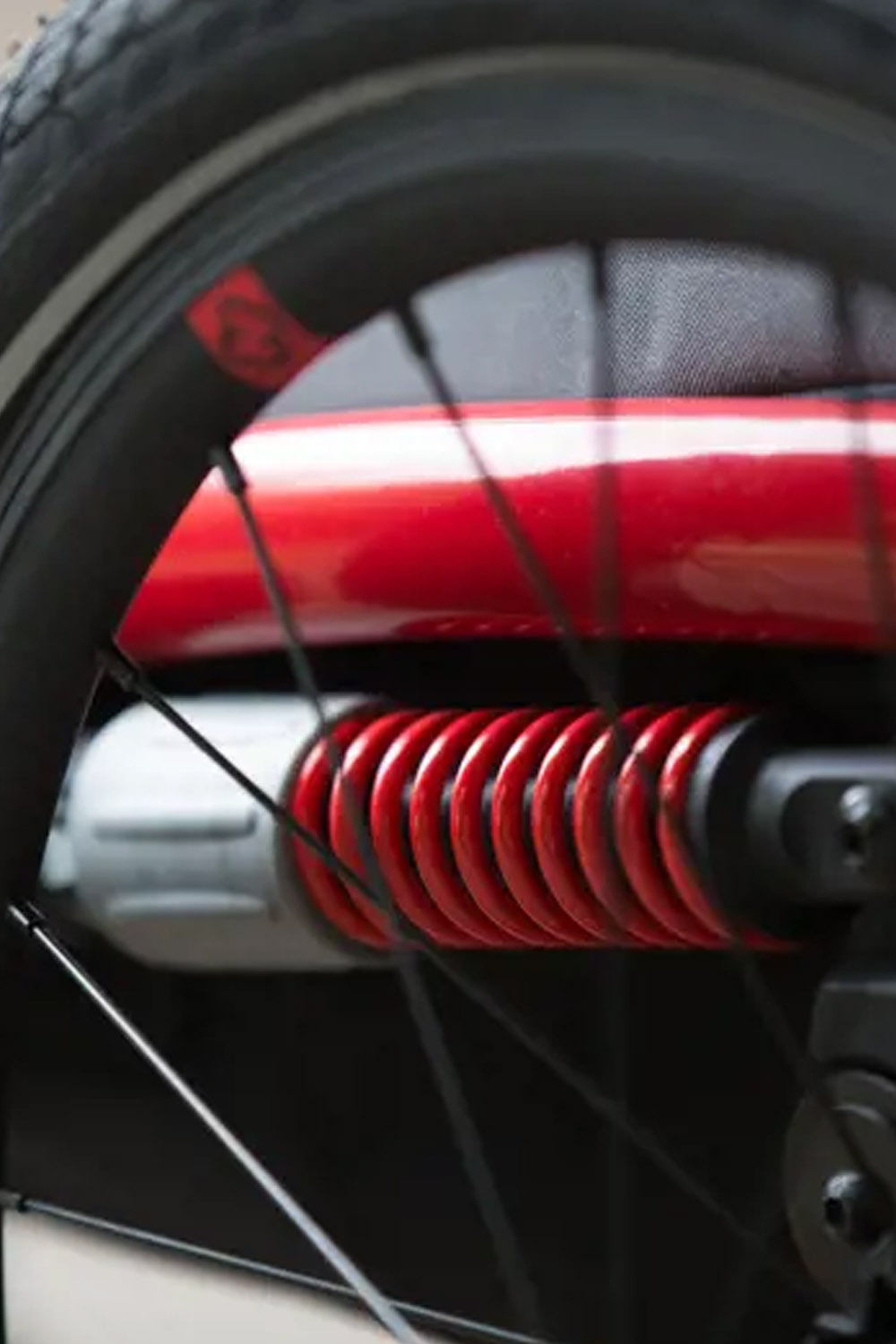 Close-up of Hamax Outback 2-seat adjustable suspension mechanism