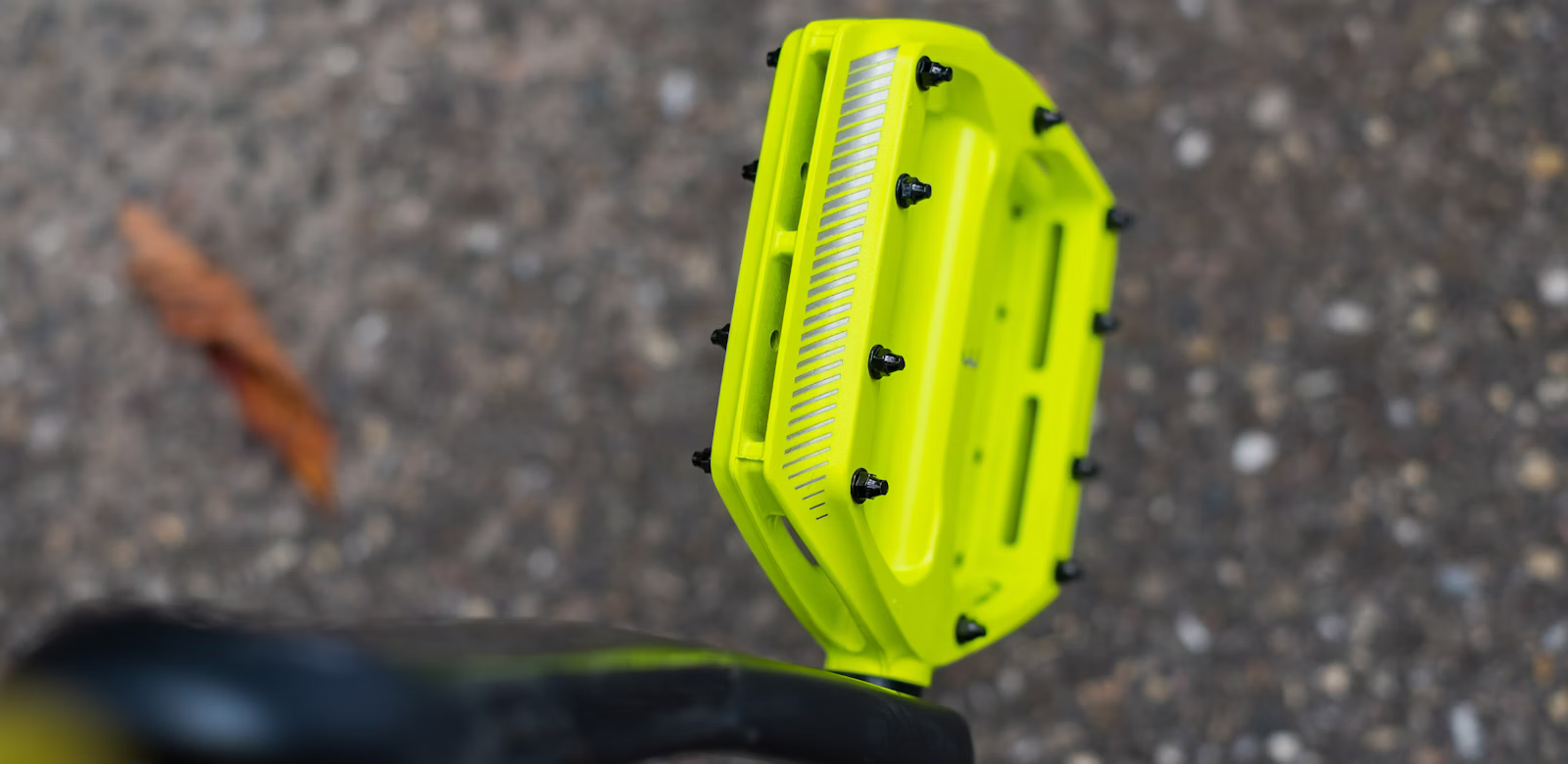 How to change pedals