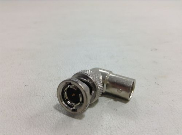 Trompeter UADRMF220 Adapter BNC Fem to BNC Male / Right Angle / 75 Ohm