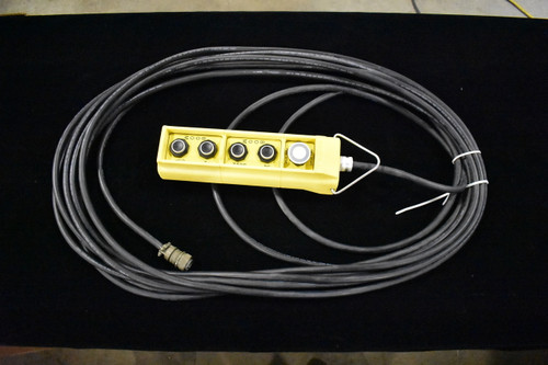 SQUARE D 
 PULL START 
 PUSH STOP 
 B 
 1632 FT 
 O 
 0 
 M 
 P-7K=123023 MEHR 600 VOLT ROHS MADE IN USA 
 WIRD. SUPER MU-TRON(R) B/C.16.AMIEL. 
 123005