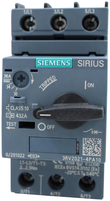 1/L1 
 3/L2 
 5/L3 
 100770586 
 SRS Legacy # / CRef: 
 SIEMENS 
 SIRIUS 
 660.004979 
 36A 
 max 
 34 
 ON 
 TRIPPED 
 30 
 100770586 
 PROTECTOR 
 - CLASS 10 
 LED] 432A 
 TEST 
 OOFF 
 8DE CONSUL TAR 
 AL DE SERVIÇO 
 --- 
 JA PODE CAUSAR UN 
 IL CE 
 URAS ANTES DE 
 G/201022 *E03* 
 L1-L3/T1-T3: 
 3RV2021-4PA10 
 0158 |(2)GD 
 2 ... 2,5Nm 
 IECEx BVS14.0102 [Ex] 
 -20℃ S Ta $40℃ 
 2/11 
 4/T2 
 6/T3