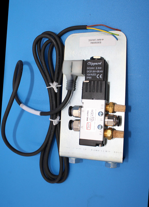 4-WAY 24VDC 
 E0030084 
 Clippard 
 DC24V 2.5W 
 DC21.6V~26.4V 
 100%ED 
 IP65 
 'CE 
 EB 
 32 
 MME-41PES 
 P 
 EAPER 
 A 
 513-521-4261 www.clippard.com 
 EA