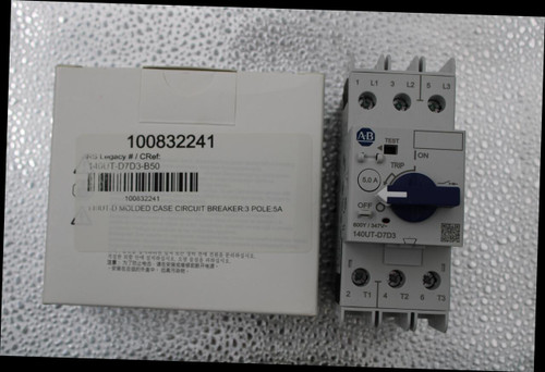 1 
 L1 
 3 
 L2 
 5 
 L3 
 A.B 
 100832241 
 TEST 
 ON 
 BRS Legacy # / CRef: 
 TRIP 
 140UT-D7D3-B50 
 5.0 A 
 100832241 
 OFF O 
 140UT-D MOLDED CASE CIRCUIT BREAKER:3 POLE:5A 
 600Y / 347V~ 
 140UT-D7D3 
 ㅎ" 마머고 필지 또큰 장비 전에 전원을 분리하십시오. 
 적절한 외함 안에 설치하십시오. 오염 물질을 피하십시오. 
 注意:为了防止电击 , 请在安装或维修前断开电源。 
 · 安装在合适的外盒中。远离污染物。 
 2 
 T1 
 4 
 T2 
 6 
 T3