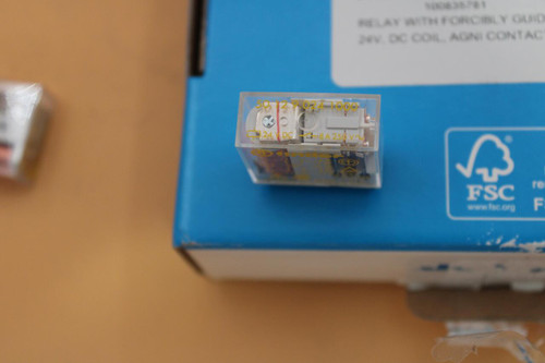 RELAY WITH FORCIBLY GUID 
 NV. DC COIL, AGNI CONTAC 
 50. 12.9.024.1000 
 24 V DC - 8 A 250 v 
 FSC 
 re 
 www.fsc.org 
 F