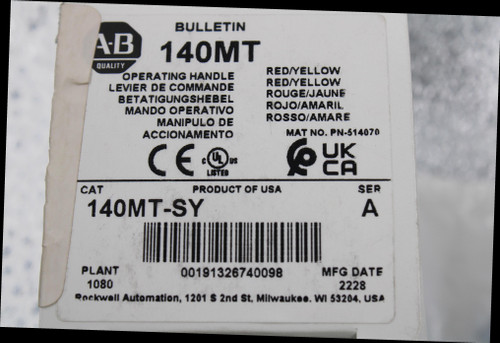 A.B 
 BULLETIN 
 140MT 
 QUALITY 
 OPERATING HANDLE 
 RED/YELLOW 
 LEVIER DE COMMANDE 
 RED/YELLOW 
 BETATIGUNGSHEBEL 
 ROUGE/JAUNE 
 MANDO OPERATIVO 
 ROJO/AMARIL 
 MANIPULO DE 
 ROSSO/AMARE 
 ACCIONAMENTO 
 MAT NO. PN-514070 
 CE 
 ULUS 
 UK 
 CA 
 LISTED 
 CAT 
 PRODUCT OF USA 
 SER 
 140MT-SY 
 A 
 PLANT 
 00191326740098 
 MFG DATE 
 1080 
 2228 
 Rockwell Automation, 1201 $ 2nd St, Milwaukee. WI 53204, USA