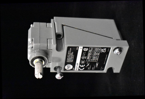 AB 
 OIL TIGHT LIMIT SWITCH 
 INTERRUPTEUR DE POSITION 
 ETANCHE A L'HUILE 
 ENCLOSURE/BOITIER 
 TYPE 4. 6P & 13 
 CAT 
 SER 
 802T-HP 
 J 
 CE 
 UL A191 IND 
 CONT EQ 
 LISTED 
 NEMA/EEMAC A600 
 VOLTS AC| MAKE BREAK 
 Ue 
 120-600 7200VA 720VA 
 72-120 60A 720VA 
 24172 60A 10A 
 2022/09/11