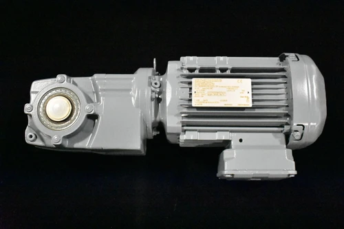 SE 
 0.7828832103.0001 19 Omanso dunty 1700 3~2106000 
 230/400 
 A.B.05 
 133 
 7 54 
 yser 2020 
 3.92 Mm18 
 hp 18.518