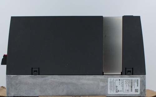 PM240-2 
 SIEMENS 
 SINAMICS 
 Motor: 5.5KW 7.5HP 
 2.9kg IP20 
 Outout 38AC 0.IN 
 17.63Hz 1724 
 KAMIN04-027221 
 Siemens A 
 E03915611 ES:0 
 REFER TO USER M 
 ut: 30AC 380-480V +10%/-10% 
 1 3BAC 400-480V 
 ps://supportal 
 Made in United Kingdom 
 Str.80, DE-91056 Erlangen 
 BAC O INPUTV 
 CEER 
 SIEMENS 
 FREQUENZUMRICHTER 
 FREQUENCY CONVERTER 
 变频器 
 1P 6SL3210-1PE21-4ULO 
 S XAMNO4-027221 
 OTV-1 
 SINAMICS PM240-2 
 Input: 30AC 380-480V +10%/-10% 47-63Hz 17.2A 
 Motor: 5.5kW 7.5hp 
 Unfiltered 
 FS: 05 
 3.3kg IP20 
 Storage temperature -40 - +70℃ 
 质量检验合格 
 100736681 
 REFER TO USER MANUAL 
 注意!使用前请阅读相关说明 
 SRS Legacy # / CRef: 
 PACKED ONLY FOR STORAGEI BEFORE DESPATCH AN 
 ADDITIONAL OUTER PACKAGING IS NECESSARY! 
 6SL32101PE214ULO 
 R-R-S49-G 120B400V7_5KU 
 LE CONT 
 A5E03915611 
 4 NA CE 
 100736681 
 G120 POWER MOD LO 5.5KW IP20 
 Siemens AG, Frauenauracher Str.80, DE-91056 Erlangen 
 Made in United Kingdom 
 英国制造