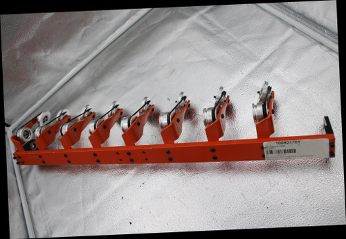 B2 8068 
 100821761 
 S Legacy # / CRef: 
 SRS Legacy 
 WHEELBRKT A 
 HOLT ASY 32NRS30WP LH In2 In 12 ROW