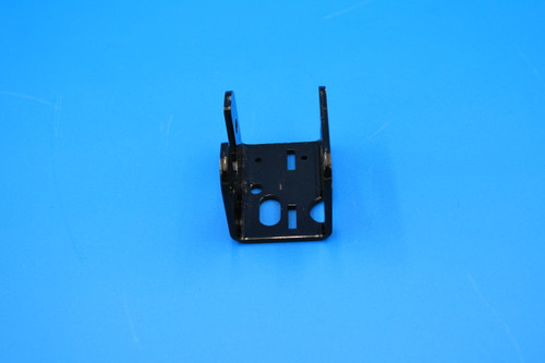 BRKT,PE MOUNT ITR UBT/ERS (1.8 - 100824147