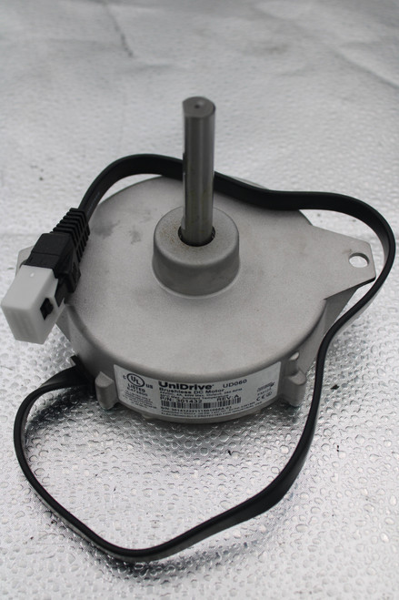 UD060 
 C 
 UL 
 US 
 UniDrive 
 FM125 
 LISTED 
 24y08 08s DC Motor 0 RPM 
 3800 
 UL LISTED DAN 
 400DC: 4A, 60W Max. Output. ve 
 WHEN USE ONLY 
 MOTOR CO 
 301432 
 3018 CONTUTH 
 7.107 - EU Pat. 2.0ETAL USE 
 ador 3014415 
 1441011418 
 S/N:3014322 
 S Pat. 7,637. 
 0143222111501095A.03 
 ELECTRONICALLY PROTECTED FOR INDUSTR