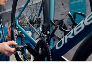 Cómo preparar tu bicicleta de carretera antes de una ruta: revisión rápida