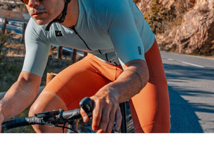 La importancia de un buen culotte corto en ciclismo: comodidad y rendimiento