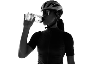 Ciclismo en Verano: Claves para una Hidratación Eficiente y Segura