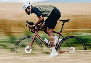 Specialized Aethos 2: La bicicleta que redefine la ligereza y el placer de rodar