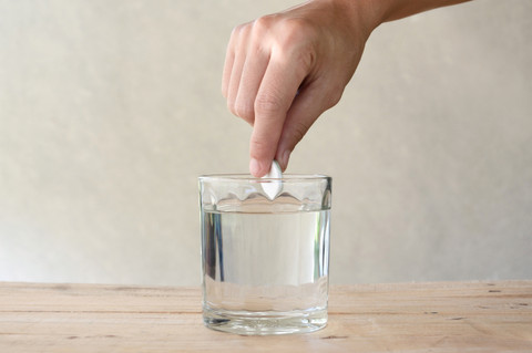 Kan magnesium oplossen in water?