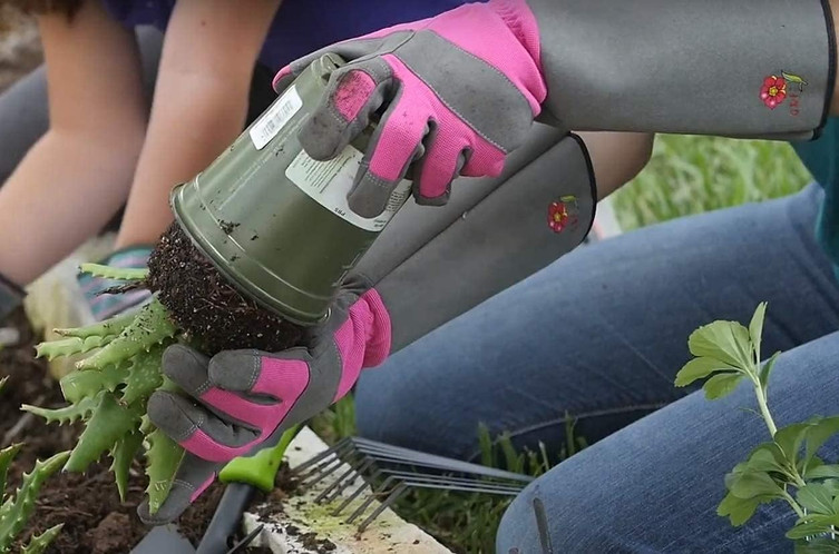Florist Pro thorn-resistant rose gardening gloves, long sleeve, synthetic leather palm, medium — alternate view 4