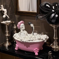 Bath Female Ghost Bathtub Statue Resin Decorations Bath Female Ghost Bathtub Statue Resin Decorations