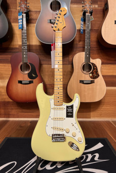B-Stock Fender Player II Stratocaster, Maple Fingerboard, Hialeah Yellow M18