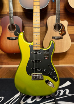 B-Stock Fender Fender American Ultra II Stratocaster, Maple Fingerboard, Solar Flare M14