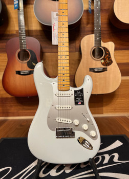B-Stock Fender American Ultra II Stratocaster, Maple Fingerboard, Avalanche M11