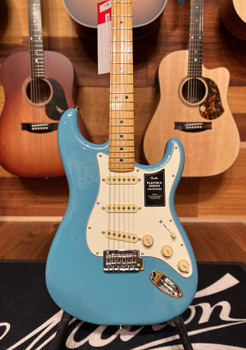 B-Stock Fender Player II Stratocaster, Maple Fingerboard, Aquatone Blue M08
