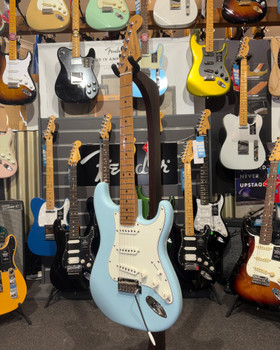 Pre-Owned Fender Dealer Exclusive Player II Stratocaster, Roasted Maple Neck, Sonic Blue Pre-Owned Fender Dealer Exclusive Player II Stratocaster, Roasted Maple Neck, Sonic Blue
