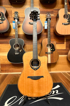 PRE OWNED LAG HYVIBE 30 SMART GUITAR BEARCLAW SPRUCE