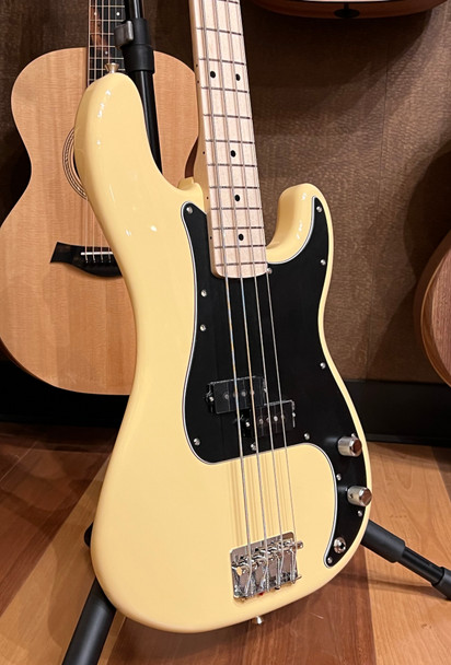 Fender FSR Made In Japan Traditional '70s Precision Bass, Maple Fingerboard, Vintage White