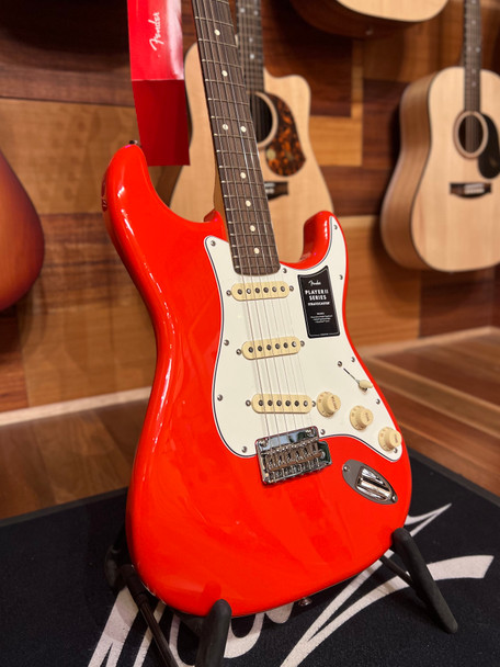 B-Stock Fender Player II Stratocaster, Rosewood Fingerboard, Coral Red M06
