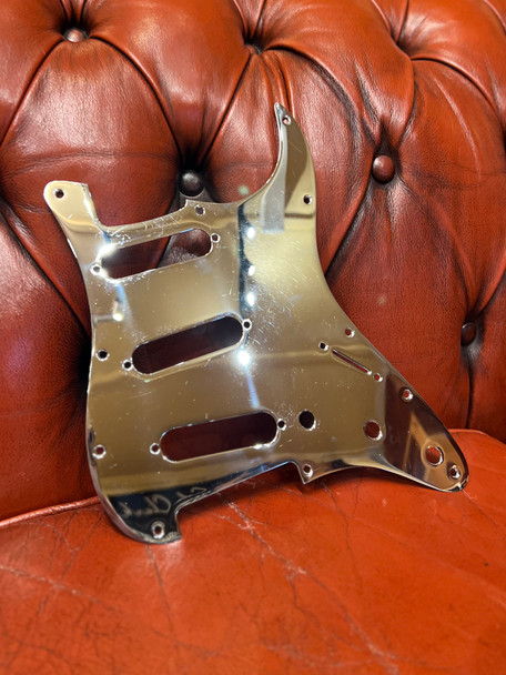 Pre-Owned Fender Pickguard, Stratocaster S/S/S, 11-Hole Mount, Chrome-Plated, 1-Ply