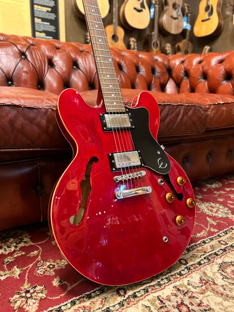 Pre-Owned Epiphone Dot with Gig Bag - Cherry